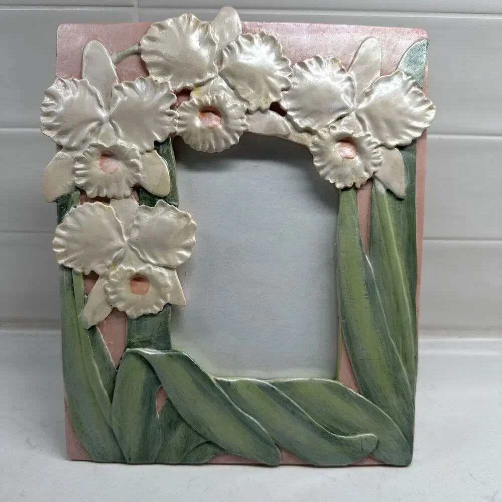 Vintage Daffodil Picture Frame Floral Sculptural Decorative Table Top